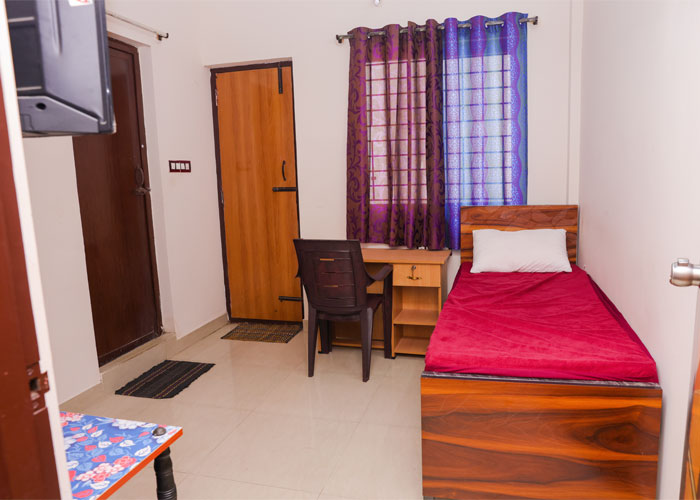 Furnished ladies PG room at Oxygen PG in Marathahalli